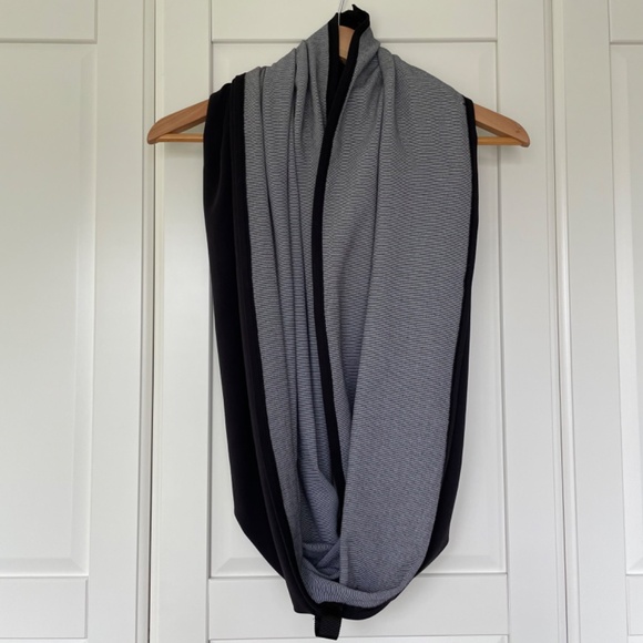 Lululemon Black and White Striped Vinyasa Scarf/Wrap *Rulu, One Size - Picture 9 of 9